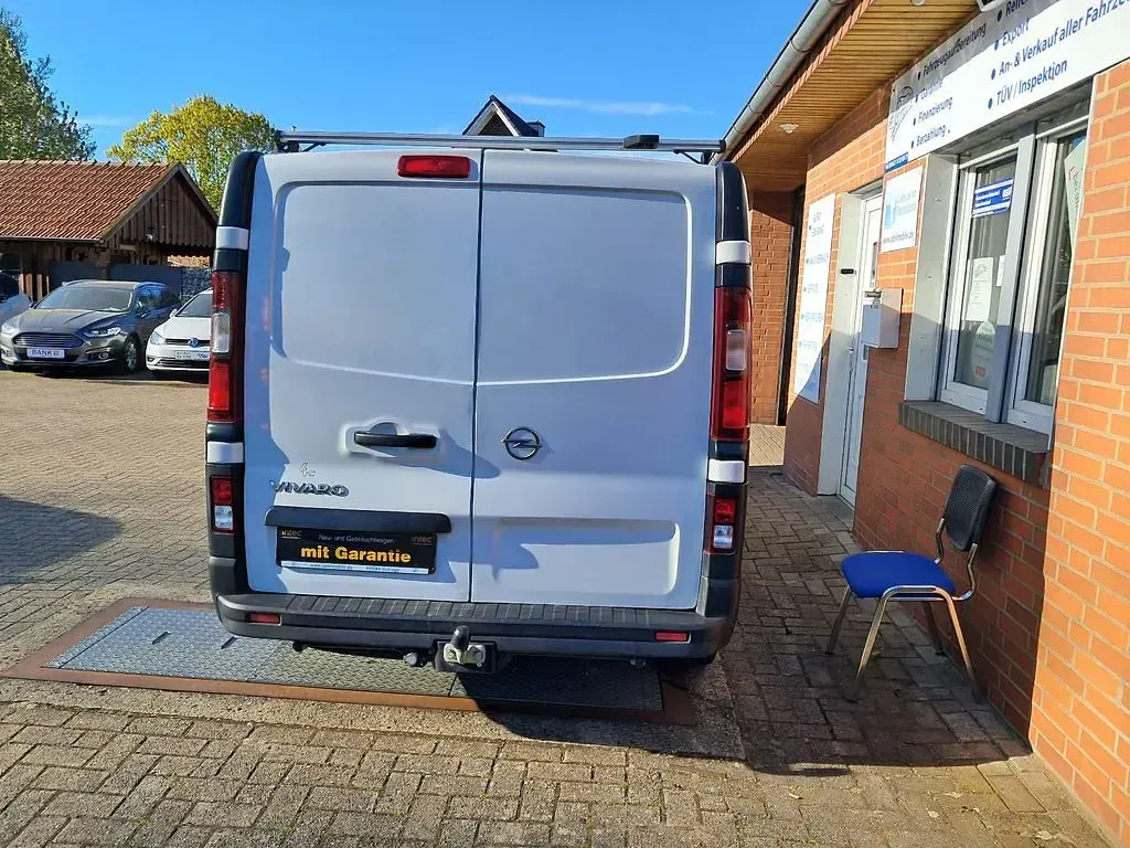 Gebraucht Opel Vivaro 95 PS (69 kW) 2019 Weiß Van / Kleinbus