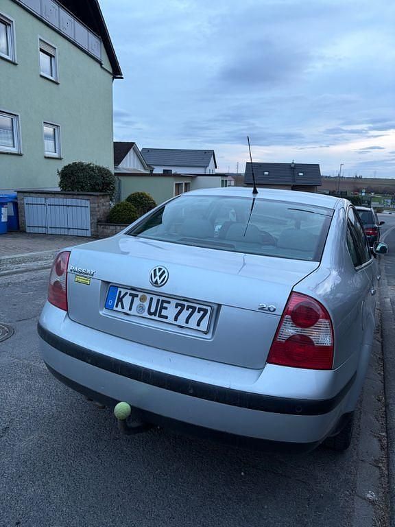 Gebraucht VW Passat 116 PS (85 kW) 2003 Grau Limousine