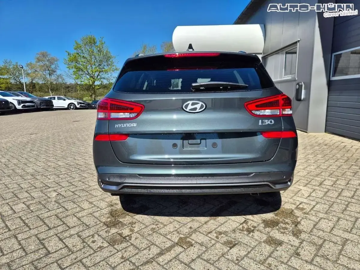 Neu Hyundai i30 Trend 150 PS (110 kW) 2026 Cypress green Kombi