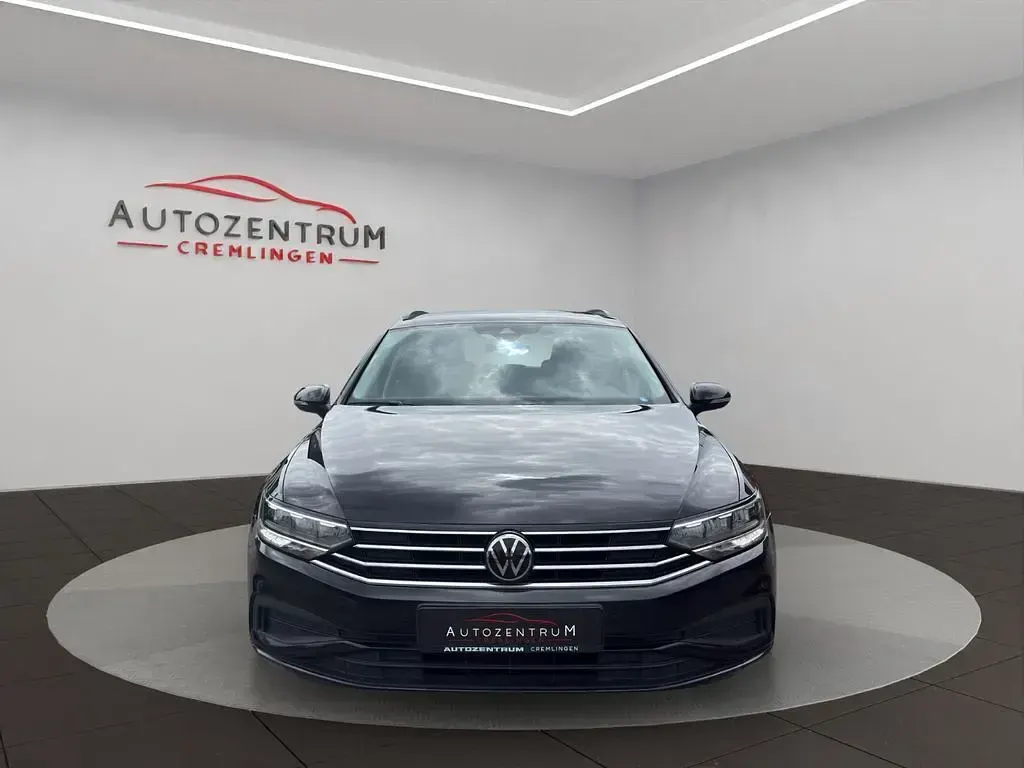 Gebraucht VW Passat 122 PS (89 kW) 2023 Schwarz Kombi