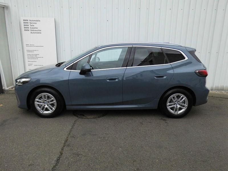 Blau Gebraucht 2022 BMW 220 Active Tourer M Sport Van / Kleinbus | 26.990 € (Guter Preis) - Bild 1/4