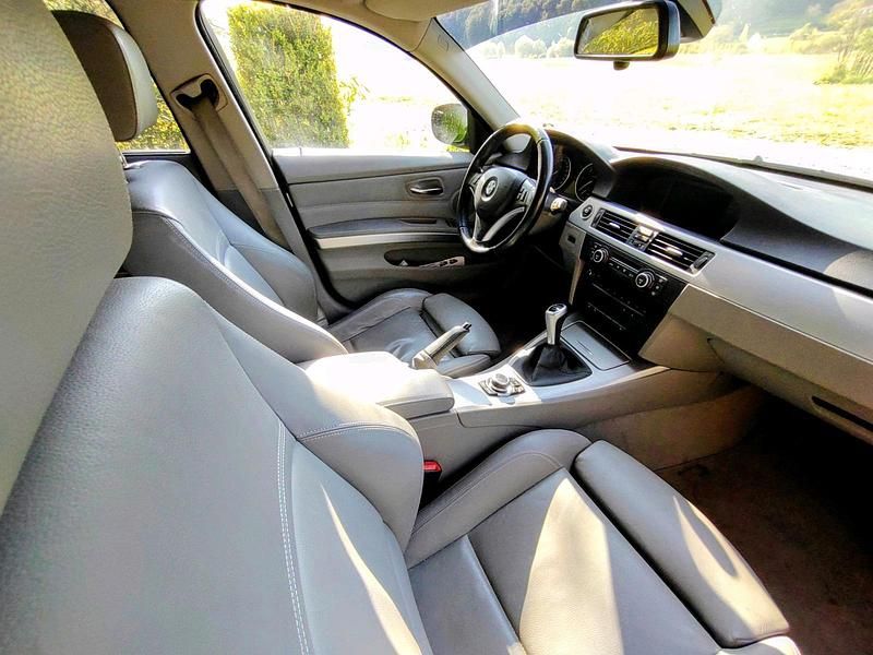 Gebraucht BMW 325 197 PS (144 kW) 2009 Schwarz Kombi