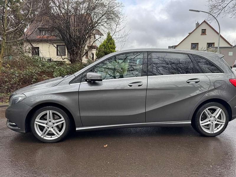 Gebraucht Mercedes B220 170 PS (125 kW) 2013 Grau Van / Kleinbus