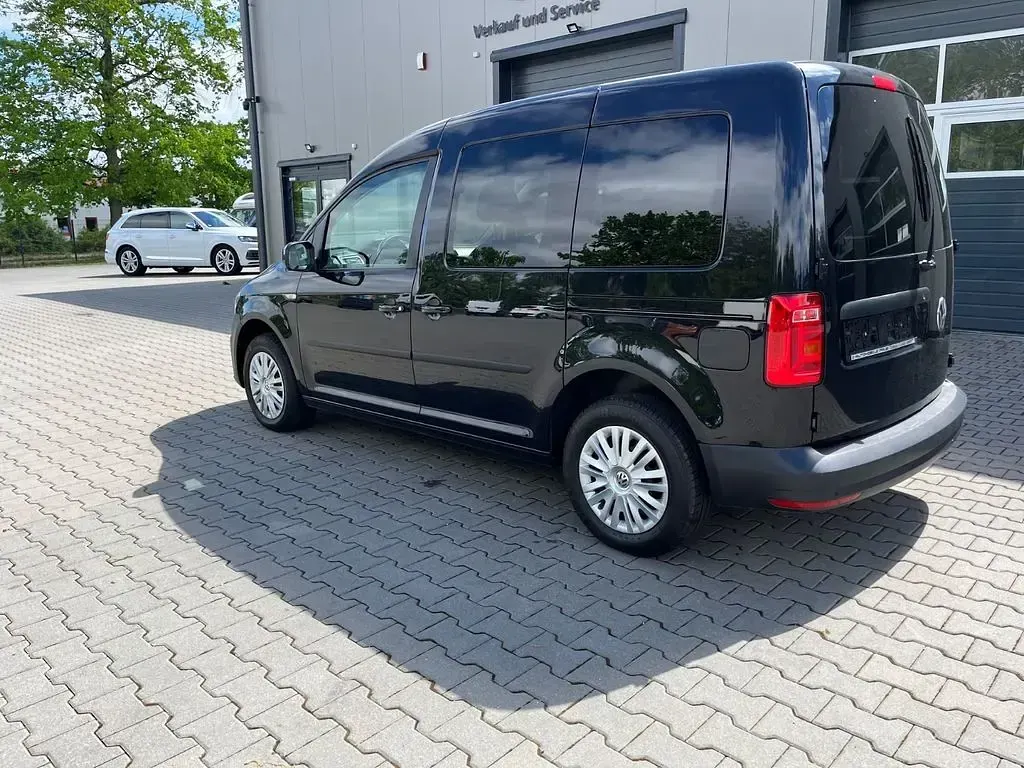 Używany VW Caddy Trendline 102 KM (75 kW) 2019 Czarny Minivan