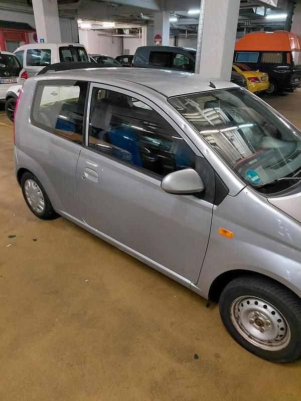 Grau Gebraucht 2002 Daihatsu Cuore Kleinwagen | 900 € (Fairer Preis) - Bild 1/4