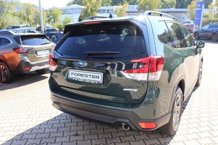 Gebraucht Subaru Forester Platinum 150 PS (110 kW) 2024 Cascade green silika SUV