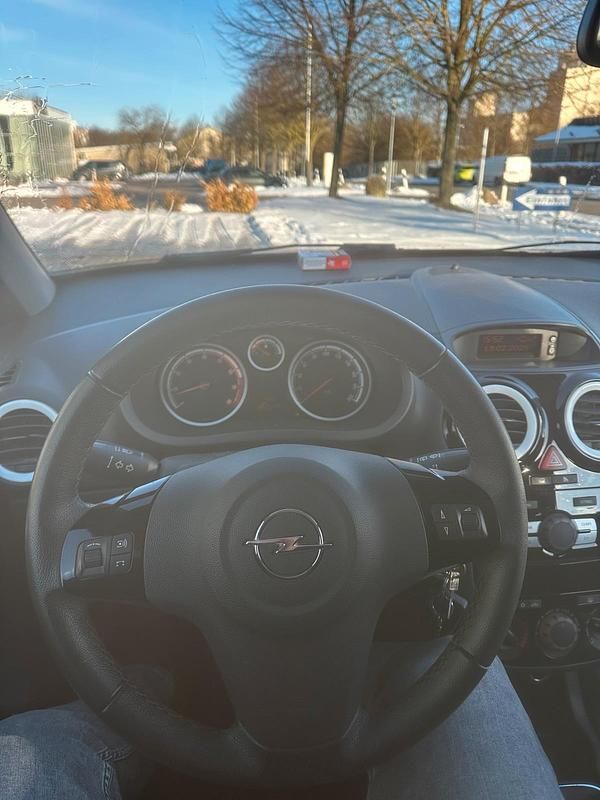 Gebraucht Opel Corsa 100 PS (73 kW) 2011 Weiß Kleinwagen