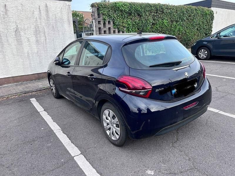 Gebraucht Peugeot 208 Active 83 PS (61 kW) 2019 Schwarz Kleinwagen