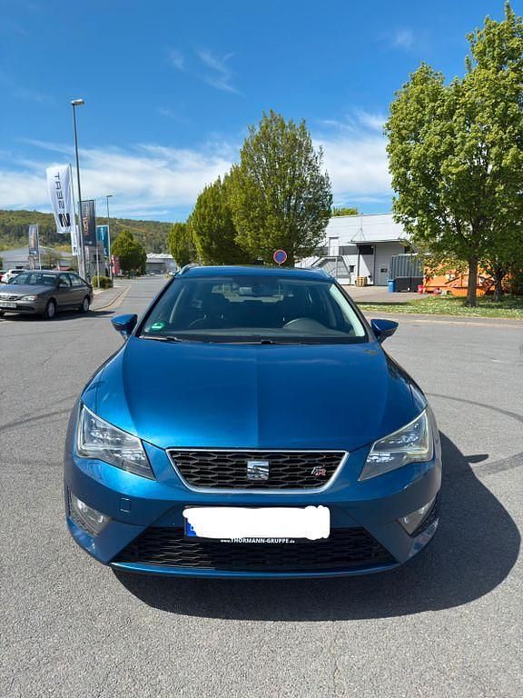 Second-hand Seat Leon FR 184 CP (135 kW) 2015 Albastru Berlinǎ