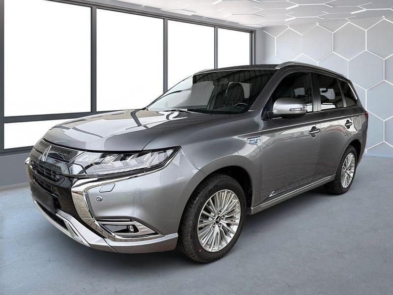 Grau Gebraucht 2020 Mitsubishi Outlander P-HEV SUV | 17.950 € (Guter Preis) - Bild 1/4