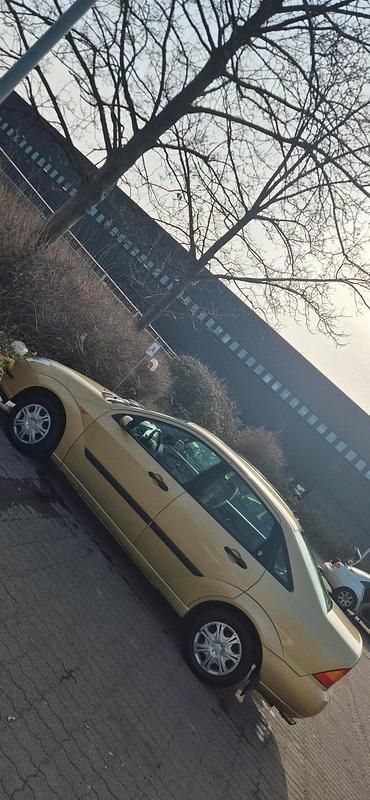 Gebraucht Ford Focus 101 PS (74 kW) 2000 Gold Limousine