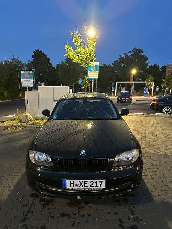 Schwarz Gebraucht 2011 BMW 118 Kleinwagen | 3.500 € (Superpreis) - Bild 1/4