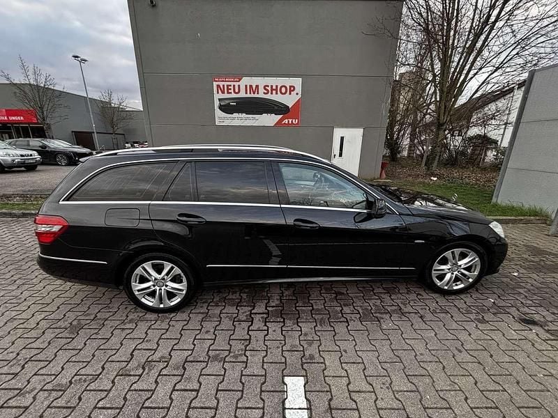 Gebraucht Mercedes E300 204 PS (150 kW) 2010 Schwarz Kombi