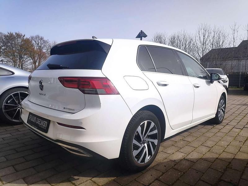 Gebraucht VW Golf VIII Style 150 PS (110 kW) 2020 Pure white Kleinwagen