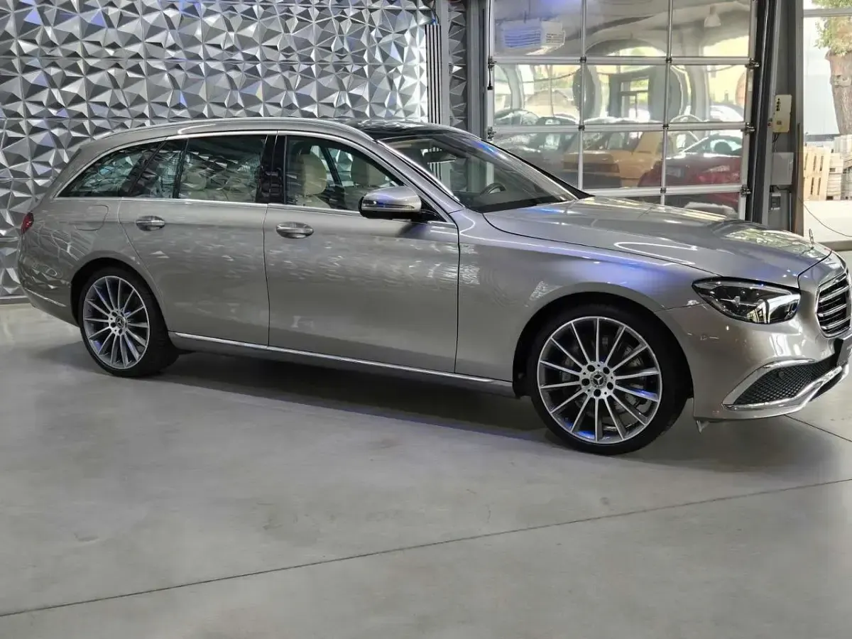 Gebraucht Mercedes E400 330 PS (242 kW) 2022 Mojavesilber Kombi
