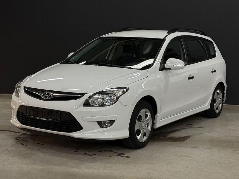 Weiß Gebraucht 2011 Hyundai i30 Edition Kombi | 3.950 € (Fairer Preis) - Bild 1/4