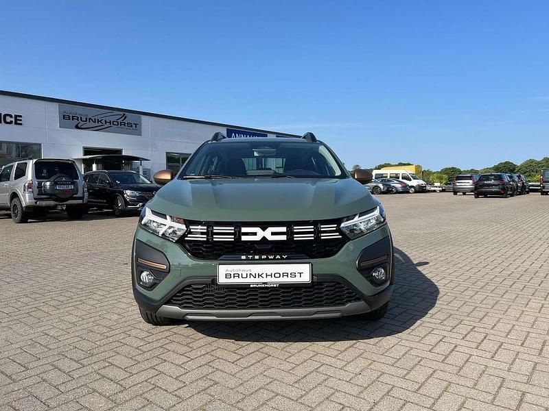 Gebraucht Dacia Sandero Extreme 101 PS (74 kW) 2025 Safarigrüngrau Kleinwagen