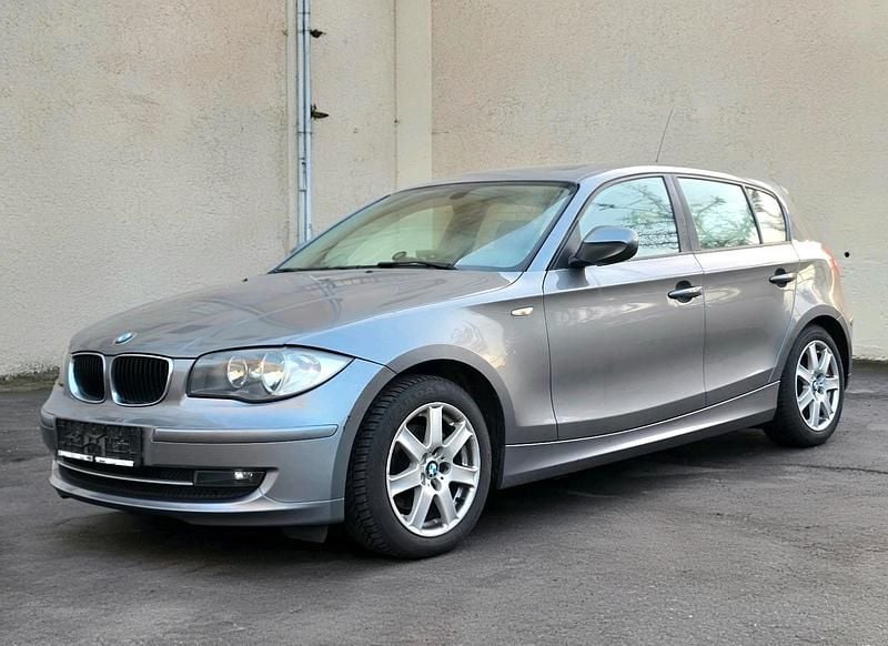 Gebraucht BMW 116 122 PS (89 kW) 2011 Grau Kleinwagen