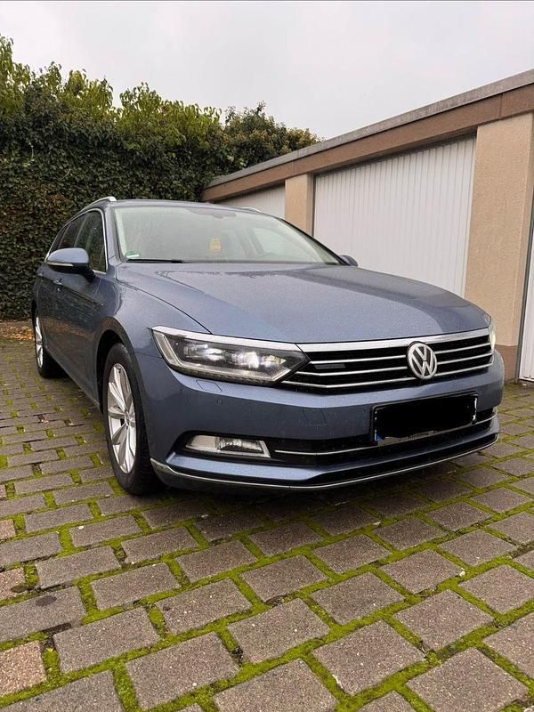 Blau Gebraucht 2014 VW Passat Highline Kombi | 11.800 € (Guter Preis) - Bild 1/4