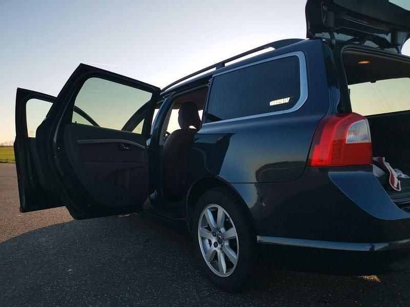 Gebraucht Volvo V70 136 PS (100 kW) 2013 Blau Kombi
