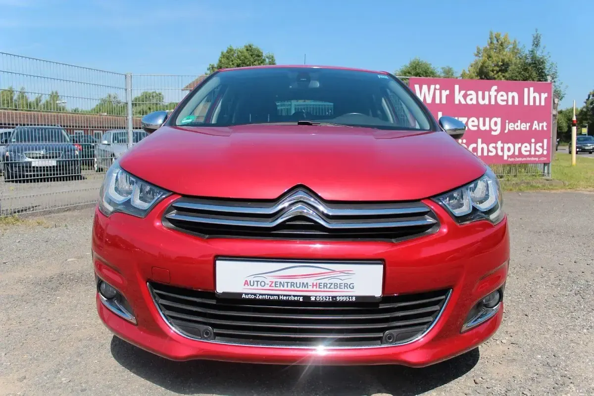 Gebraucht Citroën C4 SELECTION 131 PS (96 kW) 2015 Rot Limousine