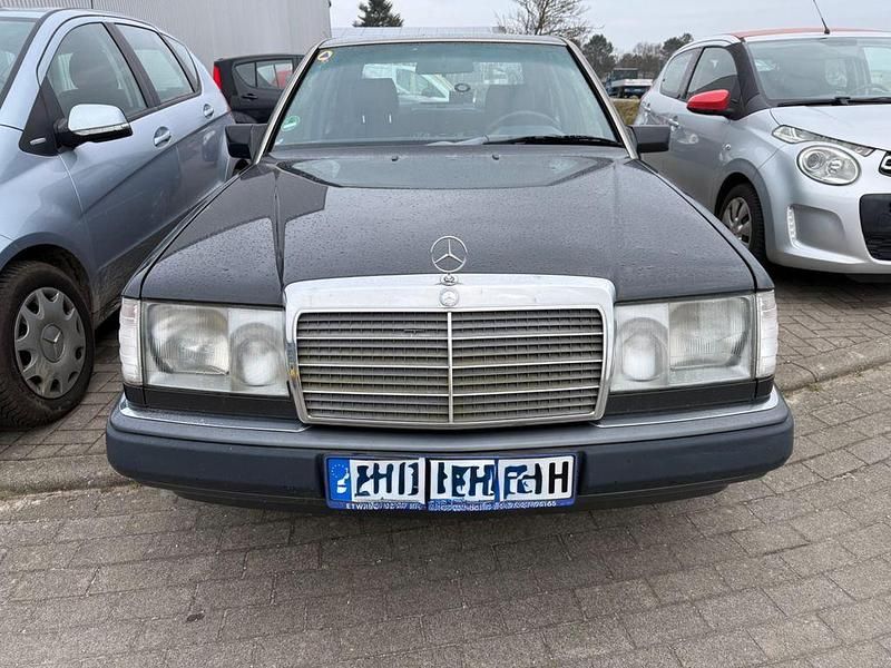 Gebraucht Mercedes E230 132 PS (97 kW) 1989 Andere farben Limousine