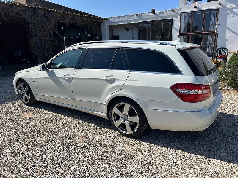 Gebraucht Mercedes E250 Avantgarde 204 PS (150 kW) 2011 Weiß Kombi