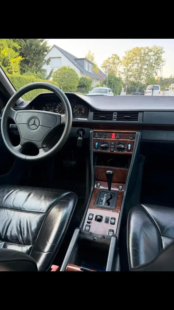 Gebraucht Mercedes E320 220 PS (161 kW) 1993 Schwarz Kombi