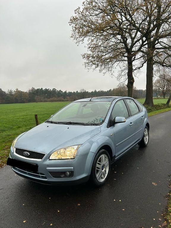 Blau Gebraucht 2007 Ford Focus Ghia Limousine | 1.950 € (Guter Preis) - Bild 1/4