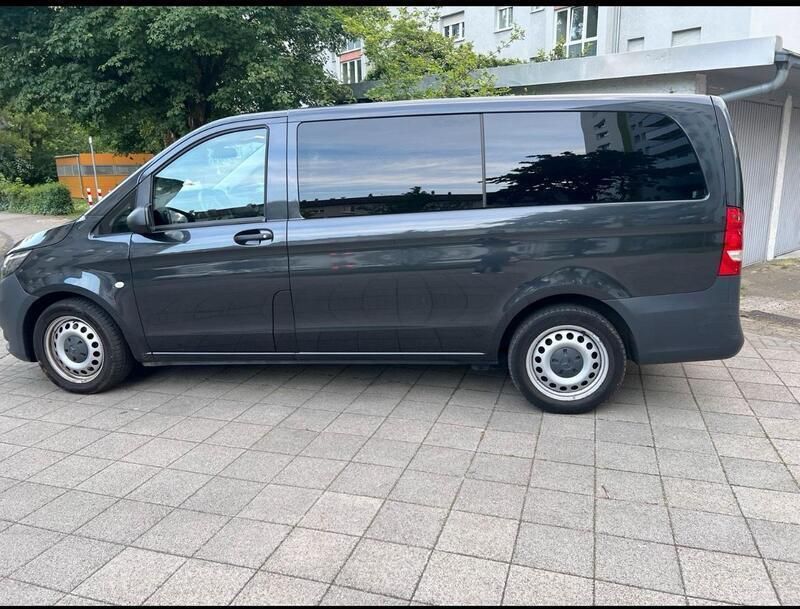 Schwarz Gebraucht 2020 Mercedes Vito Van / Kleinbus | 33.000 € - Bild 1/4