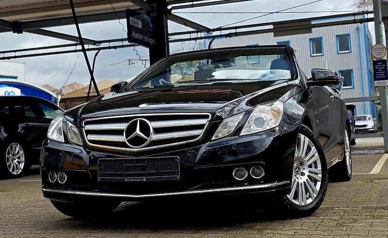 Gebraucht Mercedes E200 Avantgarde 184 PS (135 kW) 2010 Schwarz Cabrio