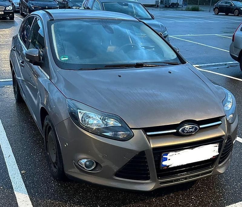Braun Gebraucht 2011 Ford Focus Titanium Limousine | 3.500 € (Superpreis) - Bild 1/4