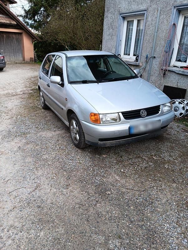 Gebraucht VW Polo 60 PS (44 kW) 1998 Silber Kleinwagen