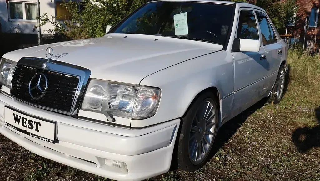Gebraucht Mercedes 300 110 PS (80 kW) 1991 Weiß Limousine