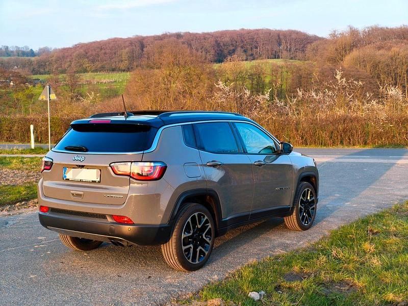 Gebraucht Jeep Compass Limited 140 PS (102 kW) 2019 Grau SUV