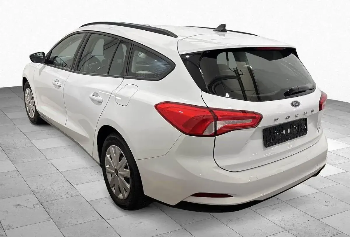 Używany Ford Focus Trend 125 KM (91 kW) 2021 Biały Kombi