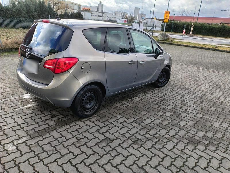 Second-hand Opel Meriva 2011 Andere farben Monovolum