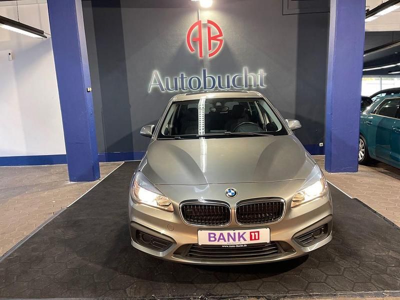 Gebraucht BMW 218 Active Tourer Basis 136 PS (100 kW) 2017 Silber Van / Kleinbus