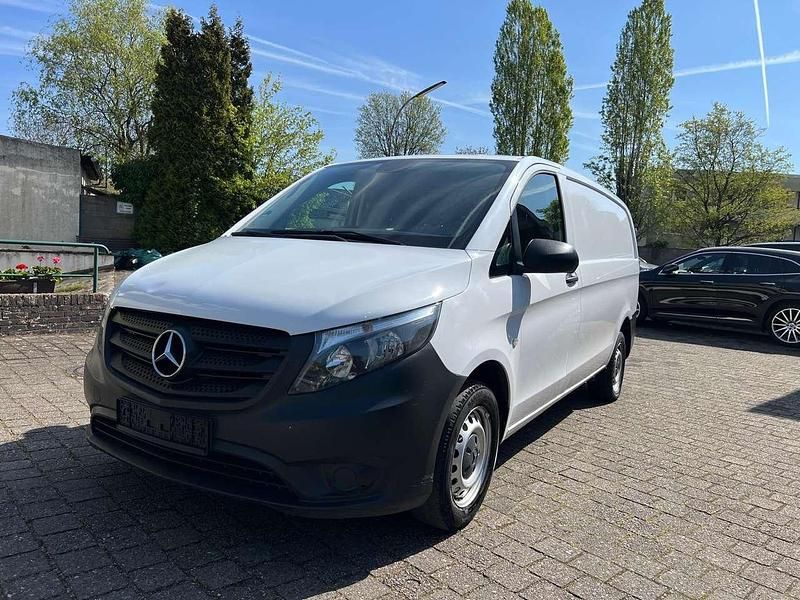 Usado Mercedes Vito 102 HP (75 kW) 2020 Branco Van