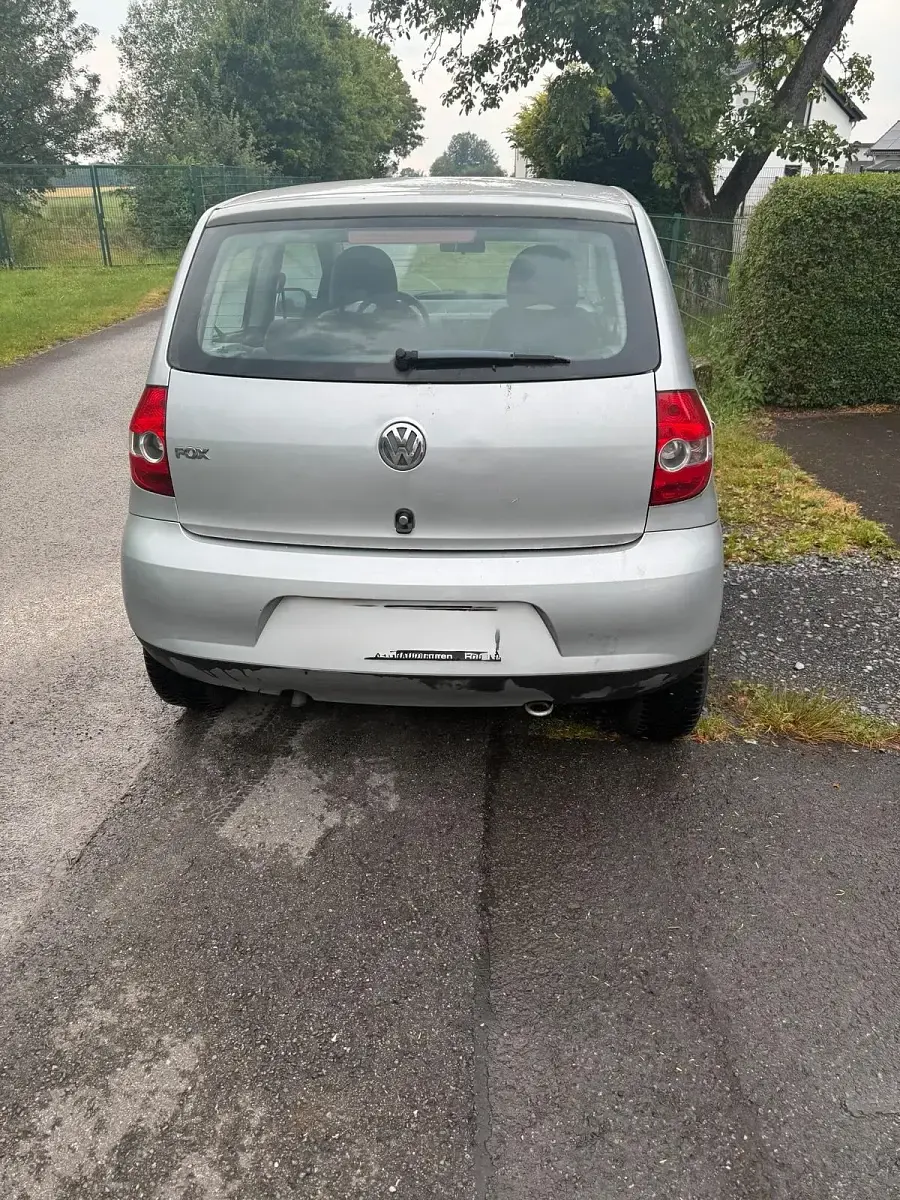Gebraucht VW Fox 54 PS (39 kW) 2006 Silber Kleinwagen