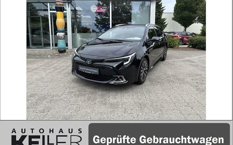 Schwarz Gebraucht 2024 Toyota Corolla Team Kombi | 28.960 € (Fairer Preis) - Bild 1/4