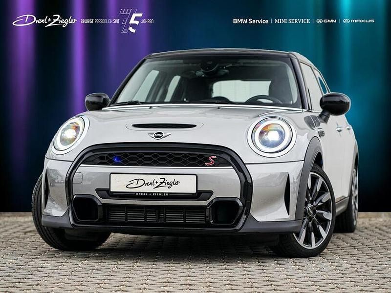 Grau Gebraucht 2024 Mini Cooper Kleinwagen | 30.950 € (Etwas zu teuer) - Bild 1/4