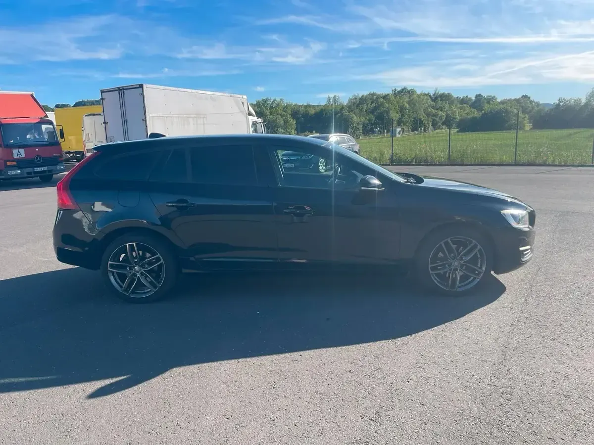 Gebraucht Volvo V60 136 PS (100 kW) 2014 Schwarz Kombi