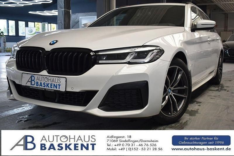 Weiß Gebraucht 2023 BMW 520 M Sport Kombi | 31.980 € (Etwas zu teuer) - Bild 1/4