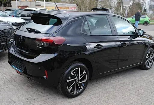 Neu Opel Corsa Edition 101 PS (74 kW) 2026 Lackierung schwarz perla nera/typ aussenverkleidung metalliclackierung Kleinwagen