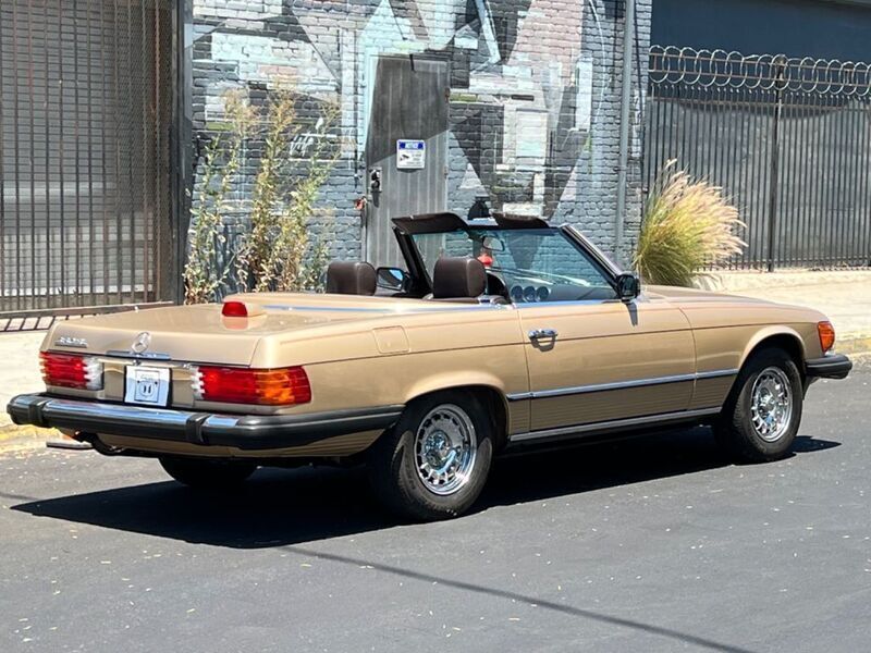 Gebraucht Mercedes SL380 155 PS (114 kW) 1984 Gold metallic Cabrio