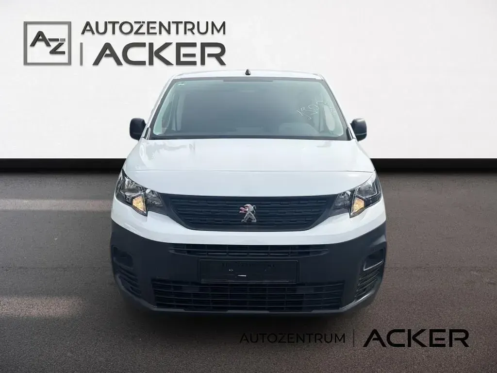 Gebraucht Peugeot E-Partner Premium 100 kW (136 PS) 2023 Weiß Van / Kleinbus