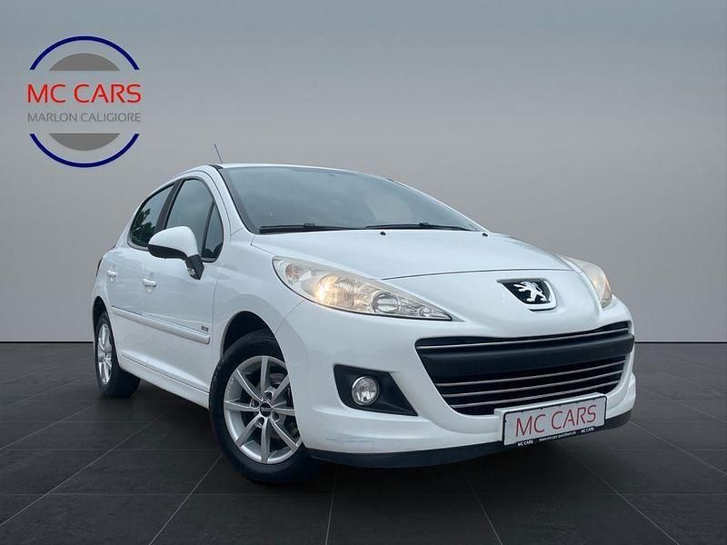 Weiß Gebraucht 2011 Peugeot 207 Limousine | 1.999 € (Guter Preis) - Bild 1/4