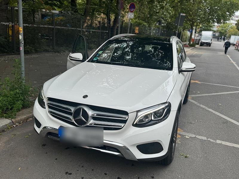 Weiß Gebraucht 2019 Mercedes C220 Limousine | 21.499 € (Guter Preis) - Bild 1/4