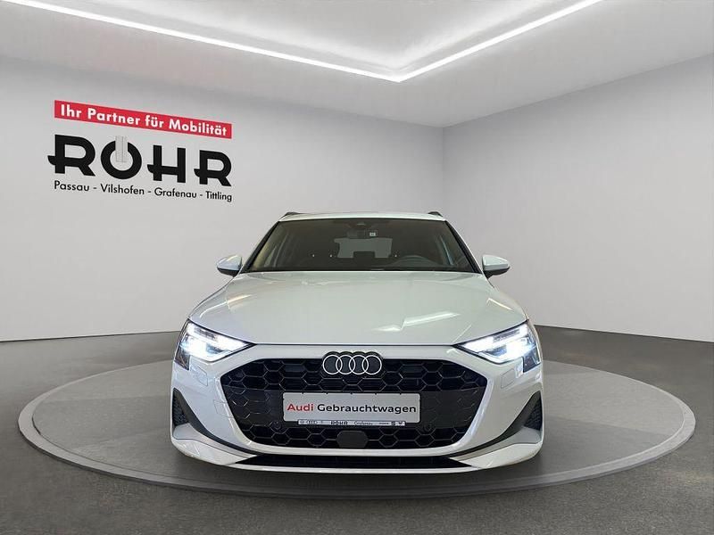 Second-hand Audi A3 Advanced Plus 116 CP (85 kW) 2025 Alb Berlinǎ